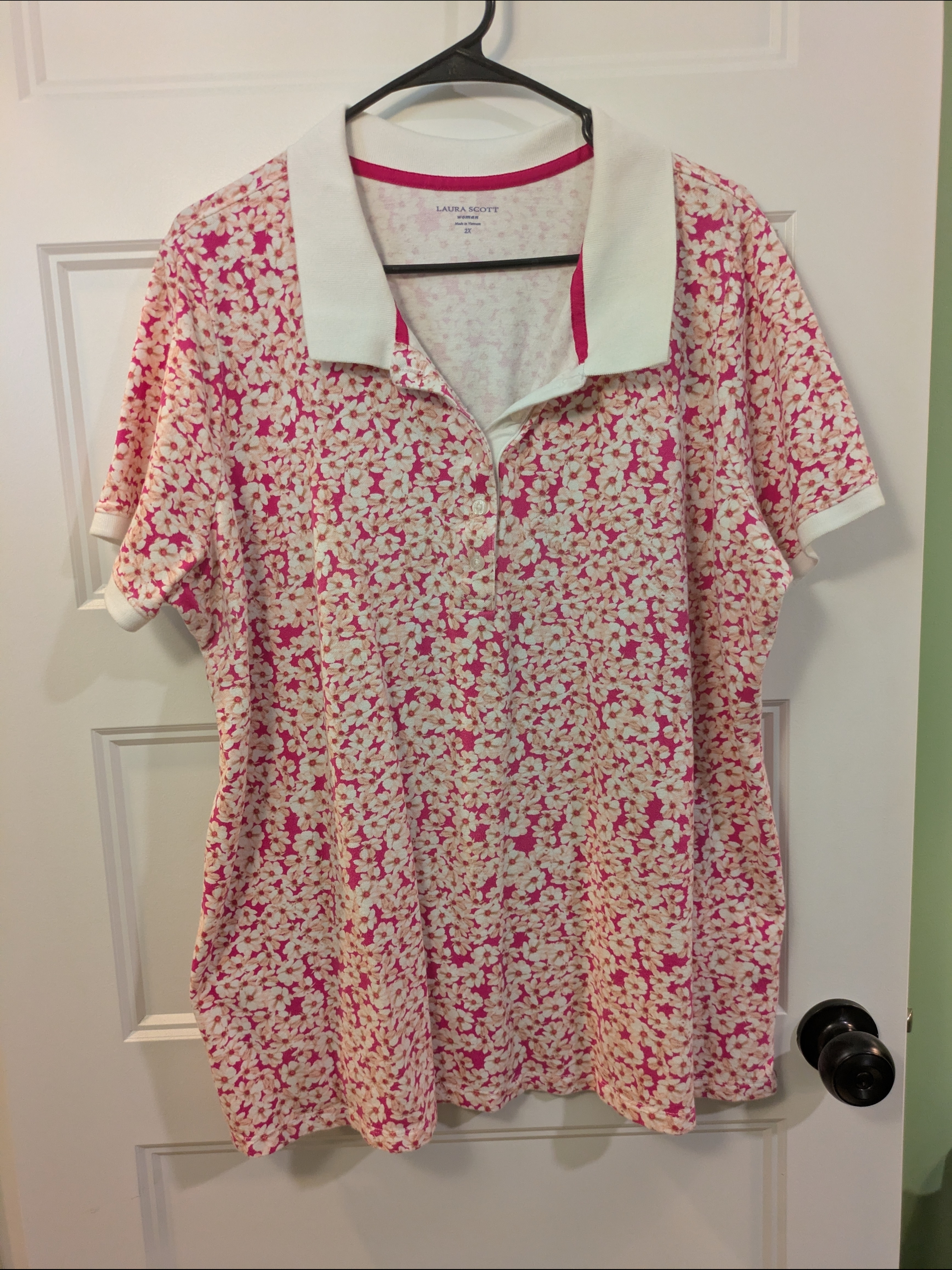 3/$15 Laura Scott Pink And White Floral Polo Shirt
